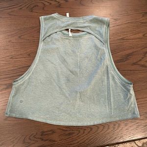 Lululemon muscle crop size 12